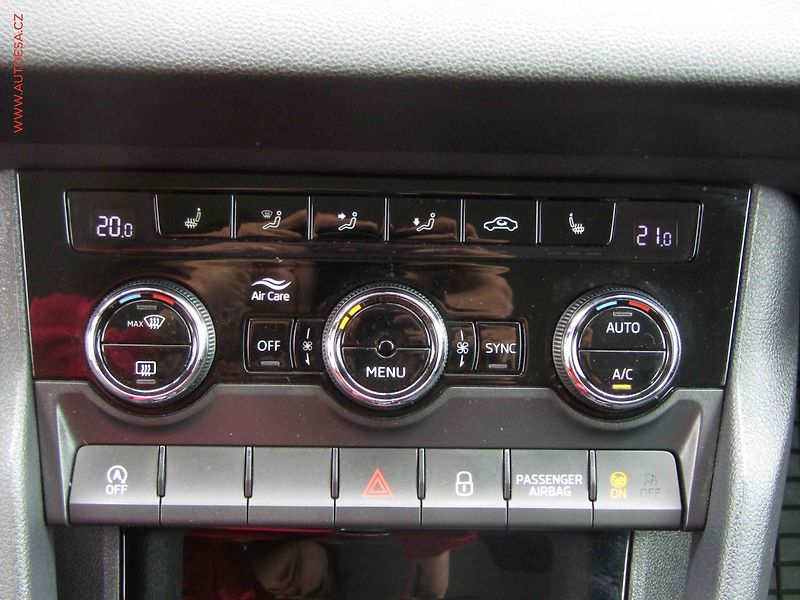 Škoda Karoq (2018) 1.6 TDi, Ambition - fotka 15 z 19