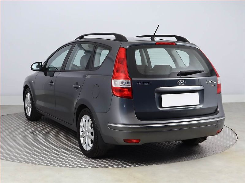 Hyundai i30 (2009) 1.6 CVVT, nová STK - fotka 4 z 15