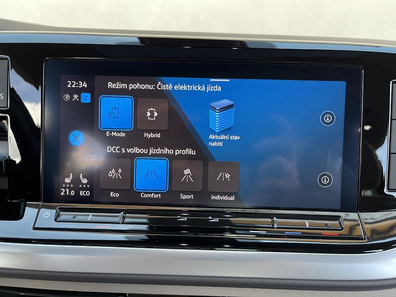 Volkswagen Multivan (2023) T7 LONG*MATRIX*PANORAMA*TAŽNÉ - fotka 46 z 49