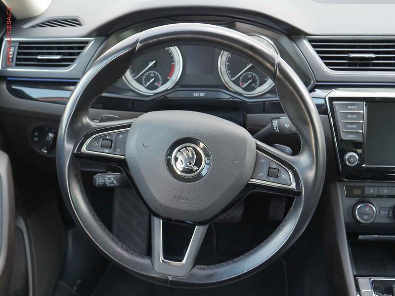 Škoda Superb (2015) 2.0 TDi, 1.maj, DSG, navi - fotka 16 z 20