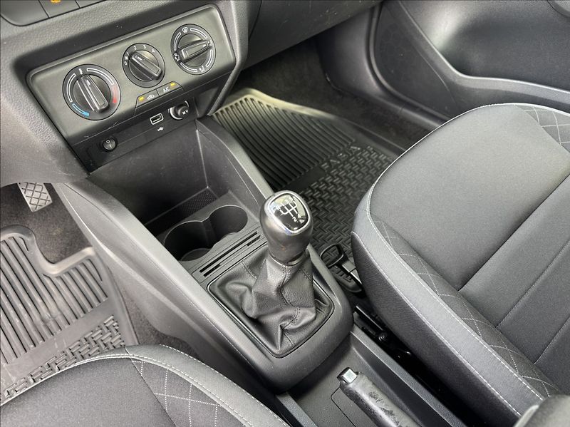 Škoda Fabia 1,0 TSI DPH tažné 1.maj. ČR - fotka 35 z 50