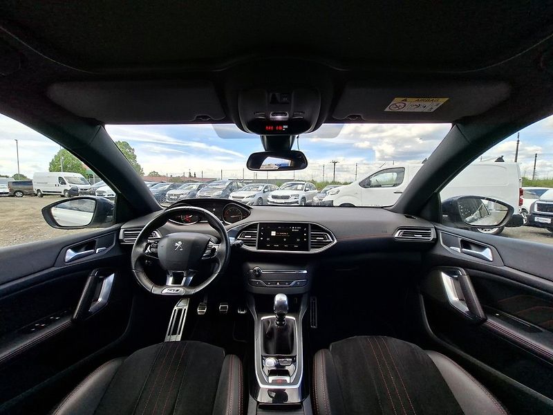 Peugeot 308 SW GT 1,6 THP 205k M6 - fotka 2 z 29