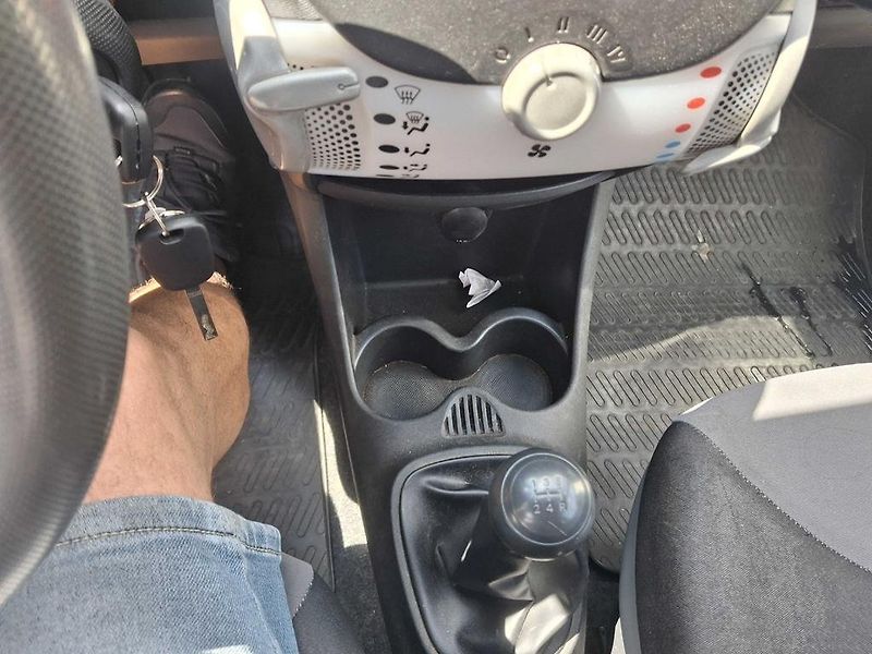 Peugeot 107 1,0 7B64871 - fotka 17 z 17