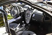 Interiér vozu Pagani Huayra coupé z roku 2018.