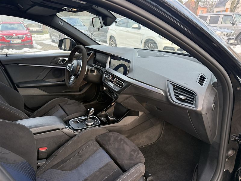 BMW Řada 1 M135i - fotka 11 z 23