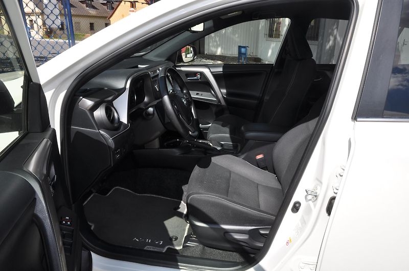 Toyota RAV4 2.5HSD 114kW - fotka 6 z 18