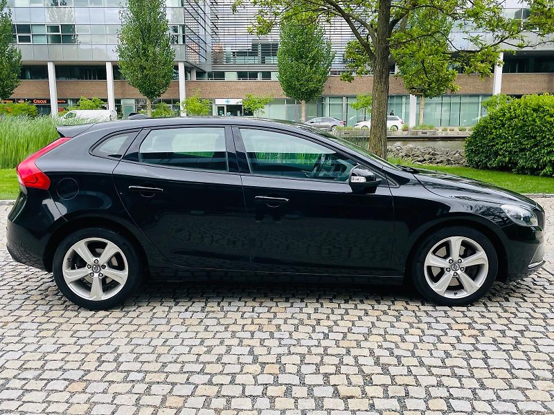 Volvo V40 2.0D3 5VÁLEC MANUÁL 1MAJITEL - fotka 10 z 41