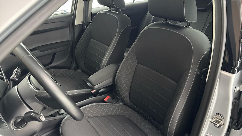 Škoda Fabia 1.0 TSI Ambition Combi - fotka 15 z 23