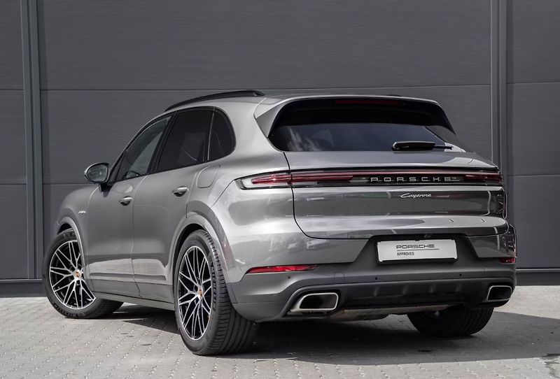 Porsche Cayenne E-Hybrid Pano BOSE PASM InnoDr - fotka 4 z 17