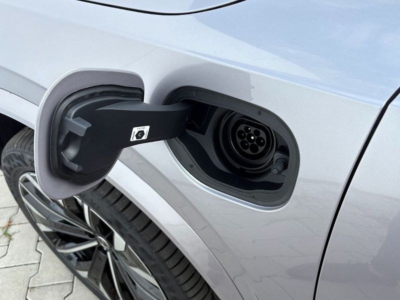 Volvo XC90 Plus Dark T8 299kW - fotka 26 z 27