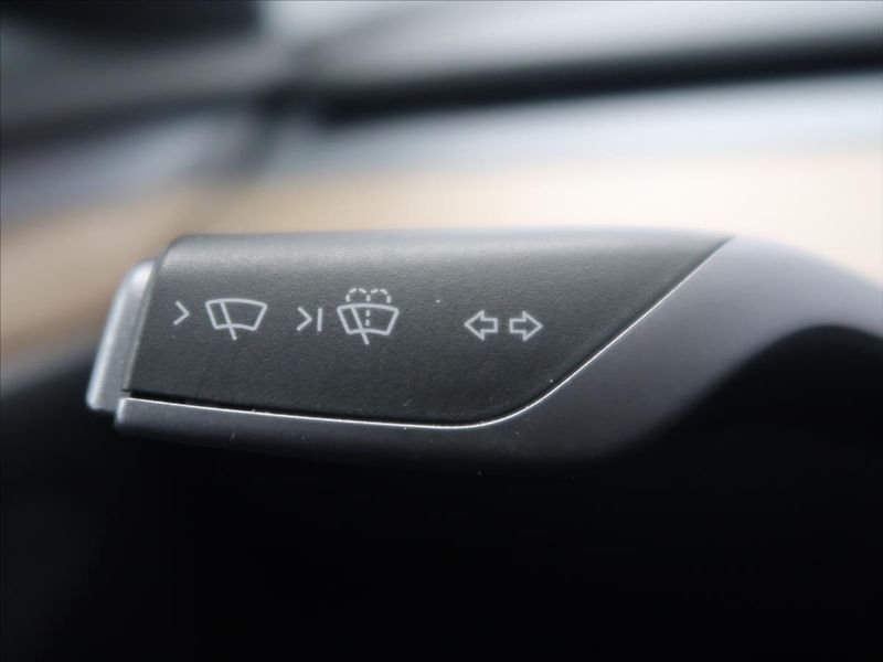 Tesla Model 3 0,0 1. majitel zánovní - fotka 21 z 32
