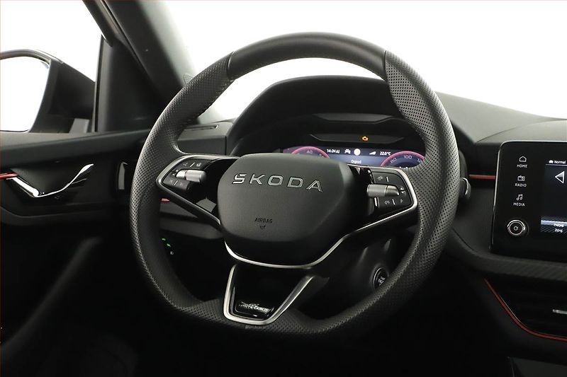Škoda Scala (2025) 1.0 TSI, MONTE CARLO, KAMERA - fotka 8 z 14