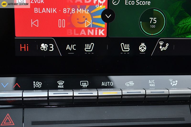 Renault Captur techno mild hybrid 160 EDC - fotka 21 z 49