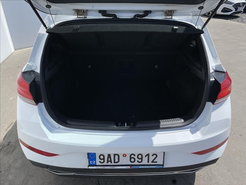 Hyundai i30 1,5 T-GDI DCT Family Smart NAV - fotka 22 z 22