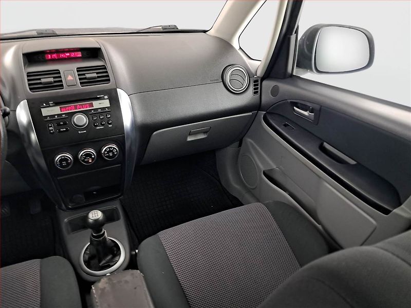 Suzuki SX4 (2007) 1.6 VVT, 4X4, ČR,1.maj - fotka 8 z 19