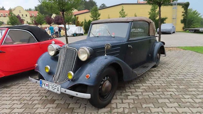 Pálavský Oldtimer přilákal na Břeclavsko desítky elegantnch veteránů.