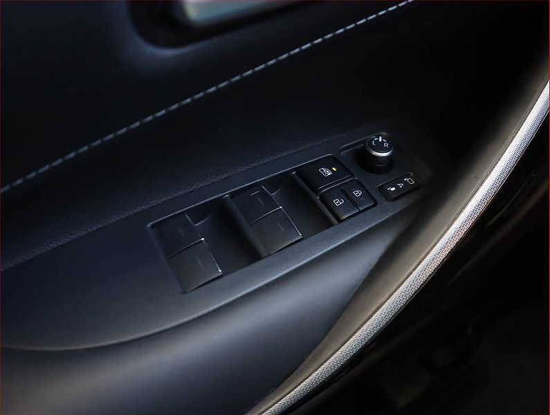 Toyota Corolla (2021) Comfort 1.8 Hybrid - fotka 19 z 22