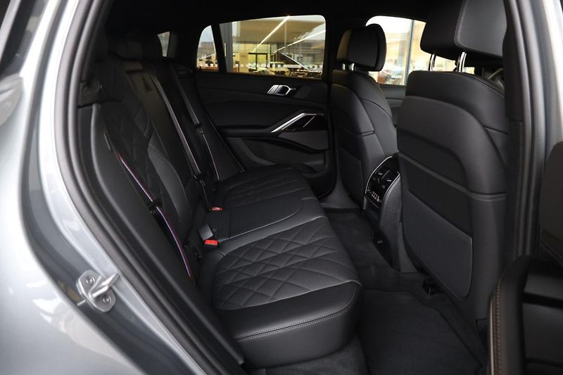 BMW X6 xDrive30d - fotka 6 z 18