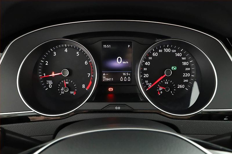 Volkswagen Passat (2019) 1.5 TSI, Automat, Kůže, Navi - fotka 12 z 19