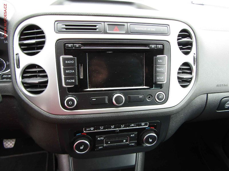 Volkswagen Tiguan (2014) 2.0 TDi 4x4, servis.kniha, AC - fotka 14 z 23