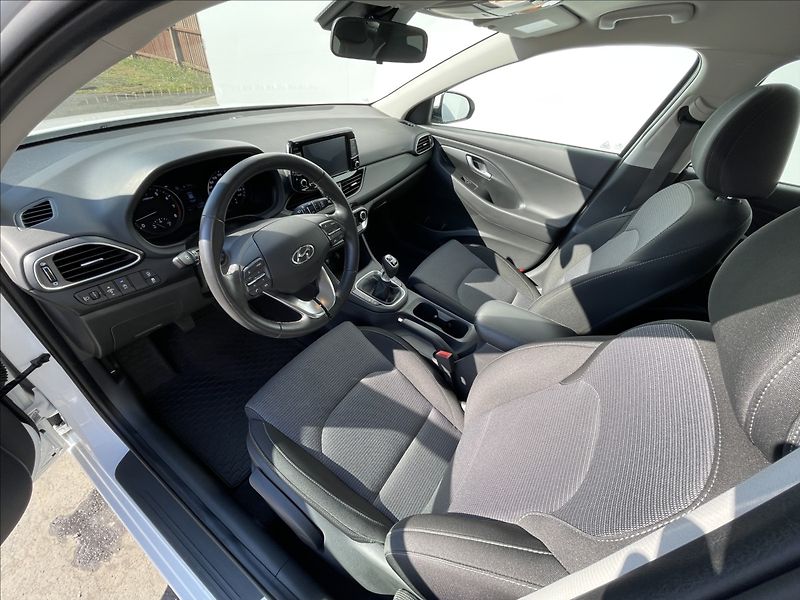 Hyundai i30 1,5 T-GDI Combi Comfort PDC - fotka 5 z 23