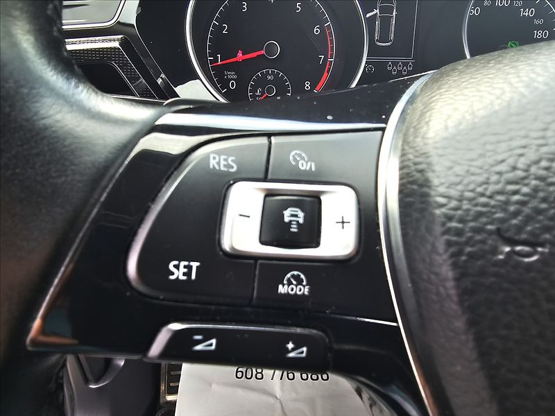 Volkswagen Touran 1,4 Tsi 110KW DSG Sound 7MÍST - fotka 13 z 47