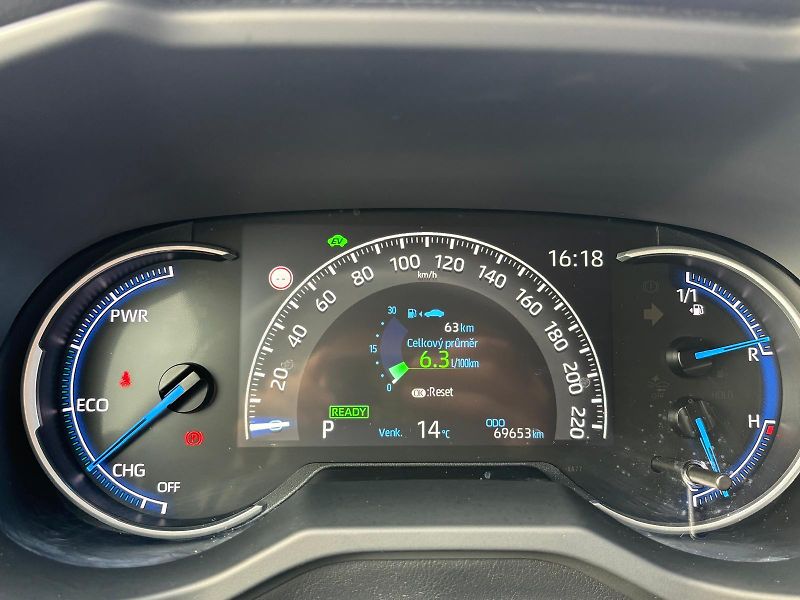 Toyota RAV4 2.5 HSD e-CVT FWD Selection - fotka 16 z 28