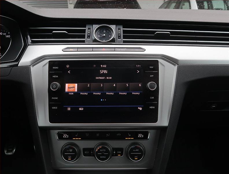 Volkswagen Passat (2018) Comfortline 2.0 TDI, Navi - fotka 12 z 16