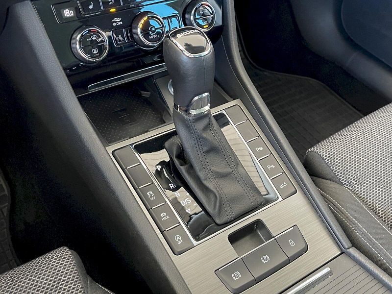 Škoda Superb (2023) 2.0 TDI 147kW DSG Style Plus c - fotka 12 z 35