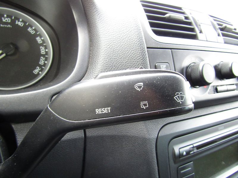 Škoda Fabia (2008) 1.4 16V  63kW  SPORT - fotka 32 z 38