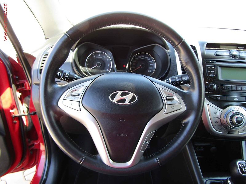 Hyundai ix20 (2013) 1.4 CVVT, ČR, servis.kniha - fotka 17 z 19