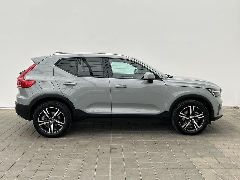 Volvo XC40 2.0  B3 CORE - fotka 7 z 27