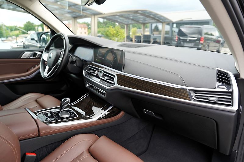 BMW X7 40i xDrive/panorama/7 míst - fotka 26 z 47
