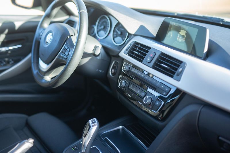 BMW Řada 3 (2017) xDrive - fotka 11 z 24