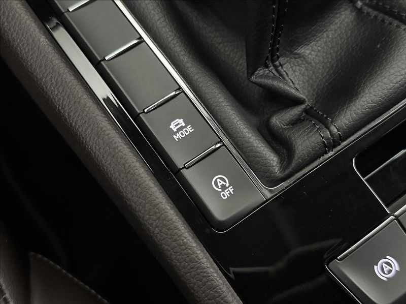 Škoda Superb 2,0 TDi 110kW L&K DPH ACC DCC - fotka 33 z 56