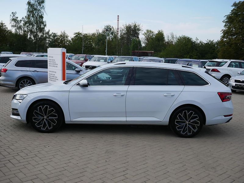 Škoda Superb - fotka 3 z 25