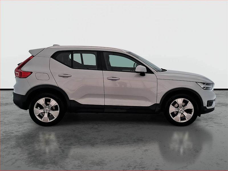 Volvo XC40 (2019) Momentum D3 AWD - fotka 6 z 18