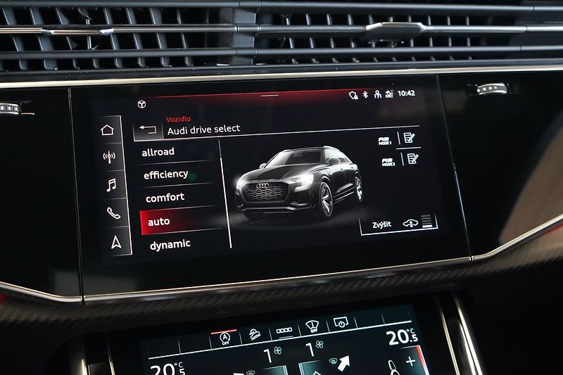 Audi RS Q8 Exclusive, Karbon brzdy, Pano - fotka 33 z 50