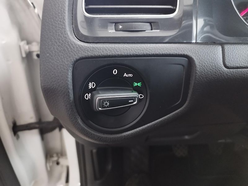 Volkswagen Golf (2017) TSI,92KW,FULL,LED,19ALU,TAŽNÝ - fotka 34 z 39