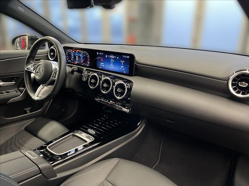 Mercedes-Benz Třídy A 180 Progressive Line - fotka 14 z 21