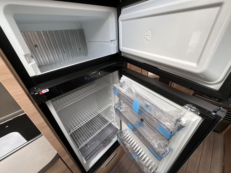 Knaus (2027) Südwind 580 QS BLACK SELECTION - fotka 15 z 21