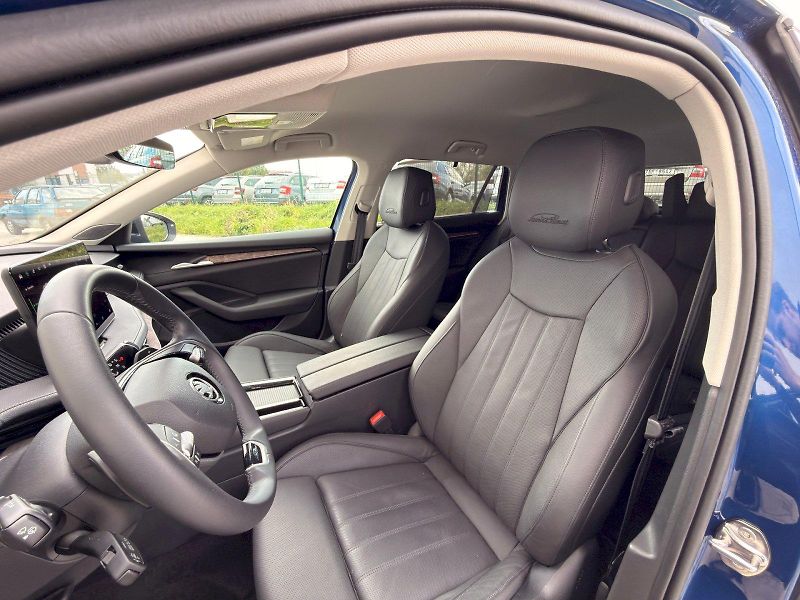Škoda Superb (2025) COMBI 4x4 L K TD 142/2.0 A7A - fotka 22 z 40