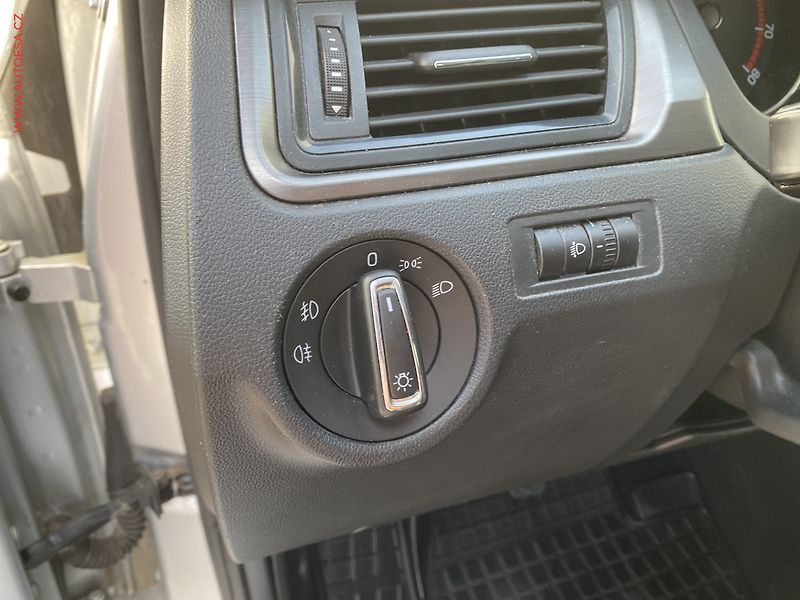 Škoda Rapid (2015) 1.2 TSi, Joy, +kola - fotka 15 z 18