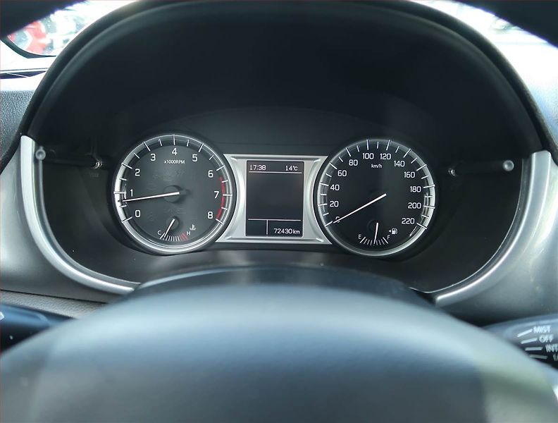 Suzuki Vitara (2016) 1.6 VVT, Park. senzory - fotka 11 z 15