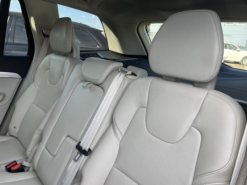 Volvo XC90 2.0 D5 DRIVE-E 4x4 PŮVOD ČR - fotka 32 z 56