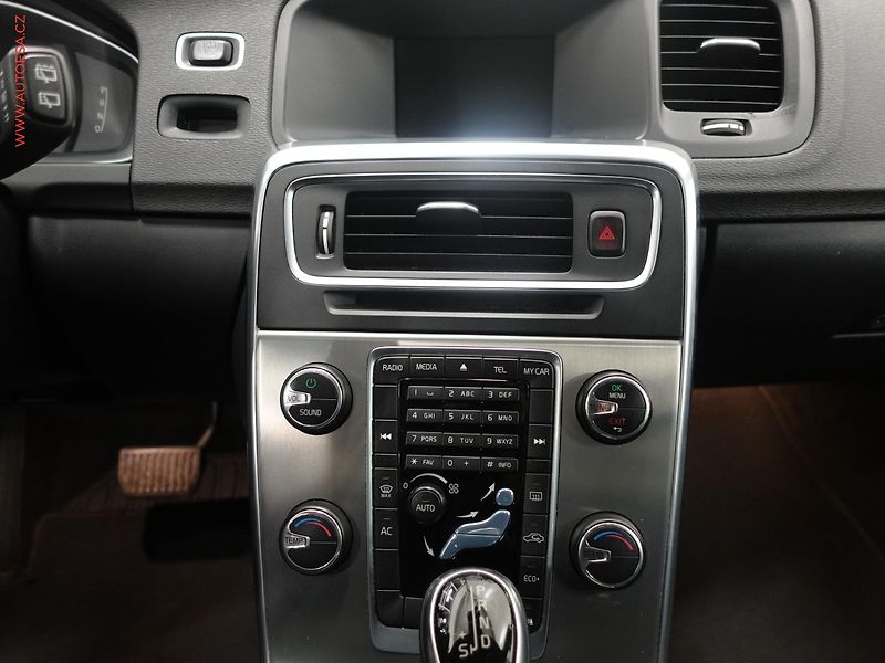Volvo V60 (2014) 2.0 D, AT, tempo, park.asist - fotka 13 z 19