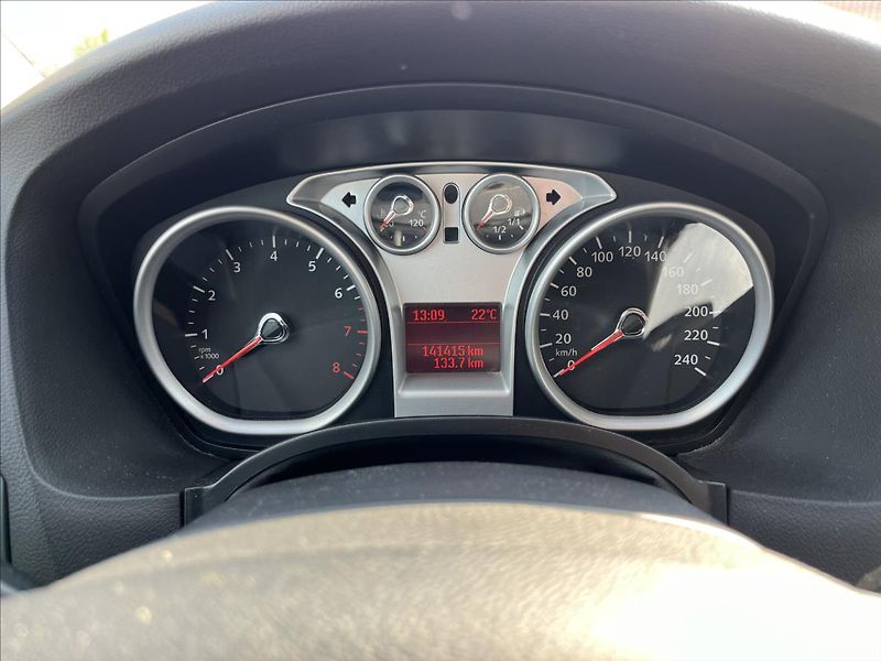 Ford Focus 1,8 i KLIMA 2x KOLA VYHŘ. OKNO - fotka 22 z 37