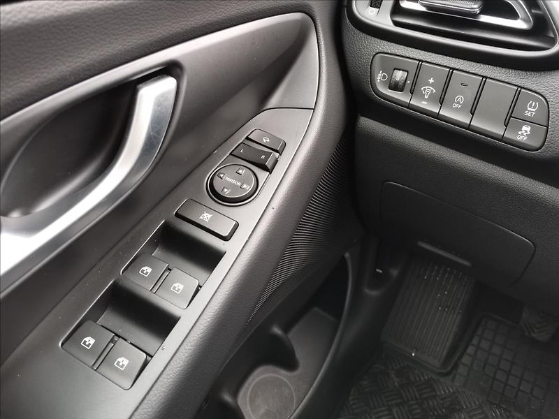 Hyundai i30 1,5 TGDI WG STYLE SAFETY - fotka 12 z 17