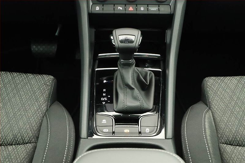 Škoda Karoq (2025) 1.5 TSI, Top Selection, AT, AC - fotka 10 z 17