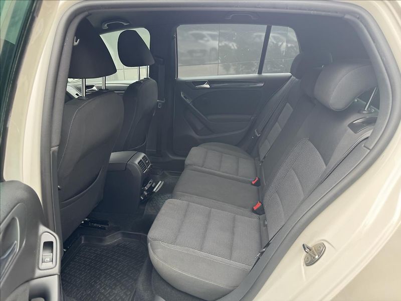 Volkswagen Golf 1,2 TSI 77kW Comfortline ČR - fotka 13 z 30
